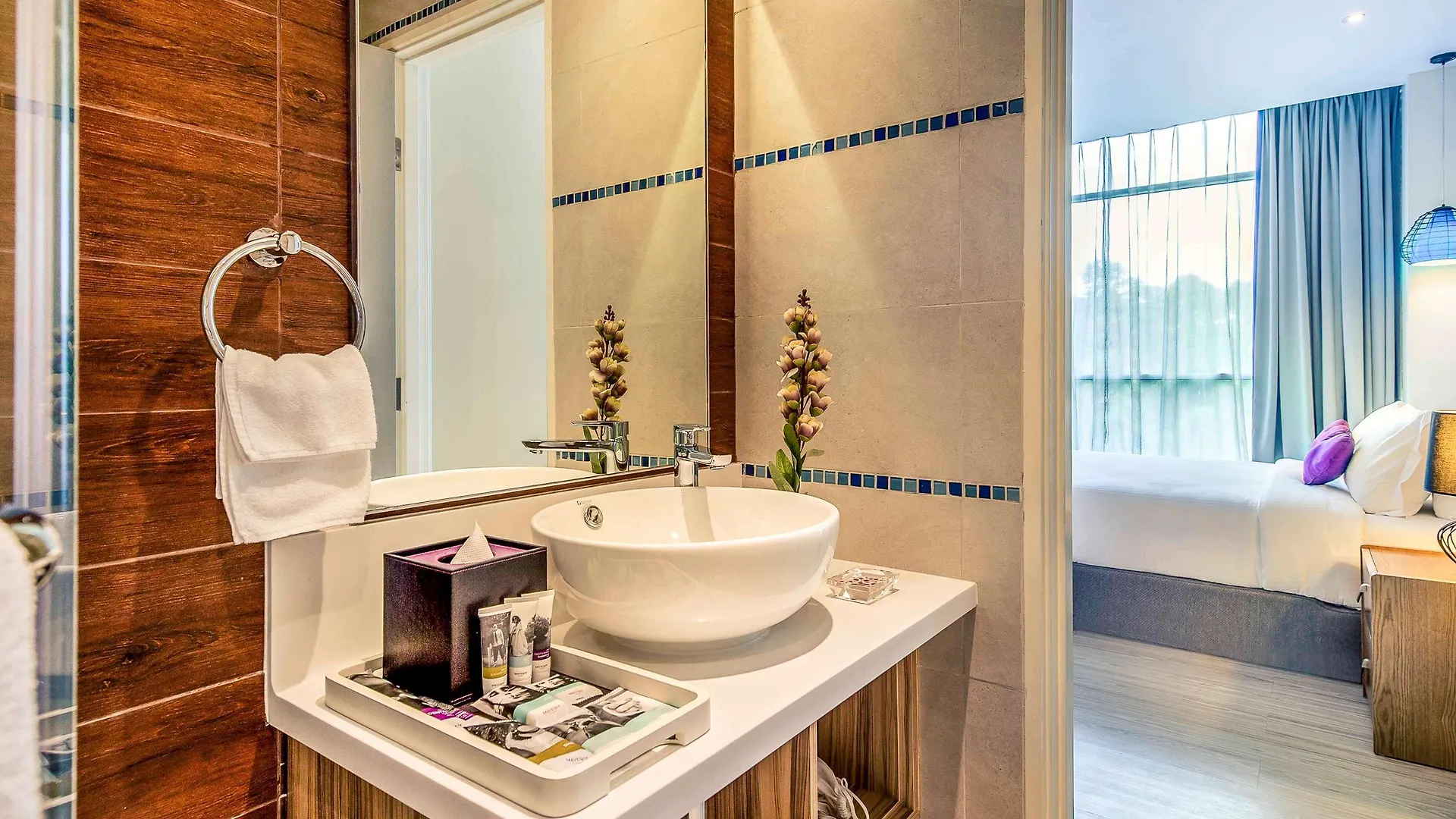 Mercure Kota Kinabalu City Centre 4*,