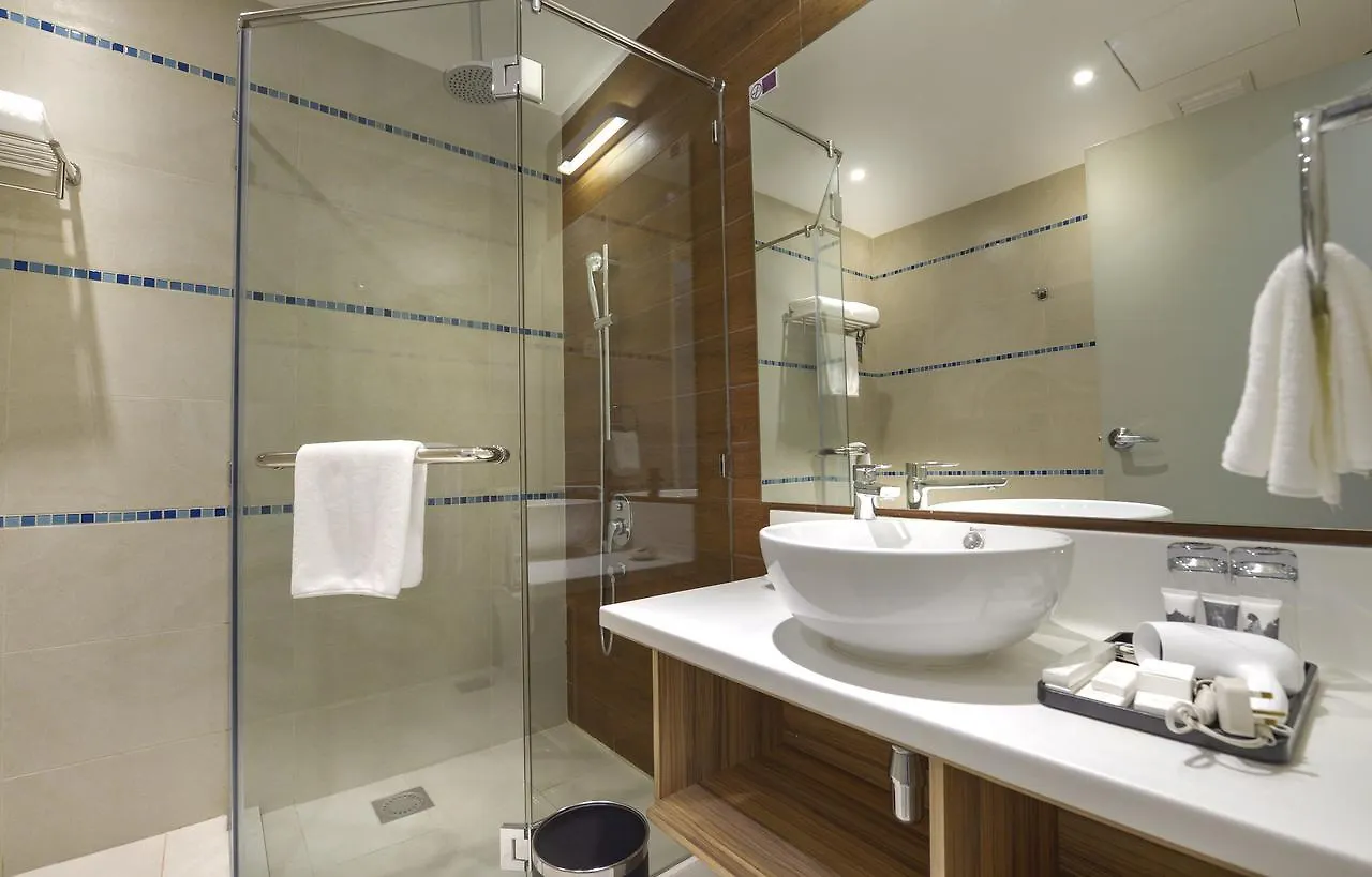 **** Hotel Mercure Kota Kinabalu City Centre Malaysia