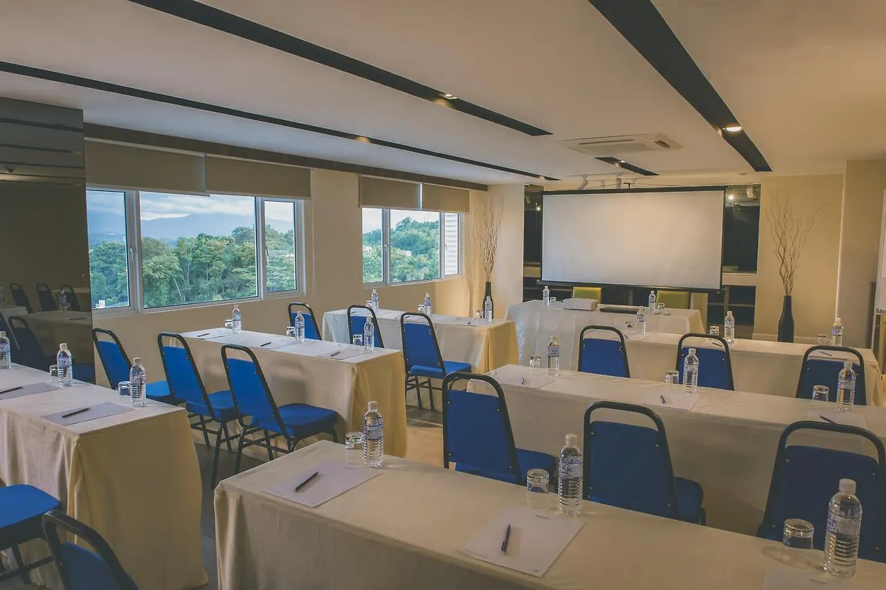 Mercure Kota Kinabalu City Centre 4*,